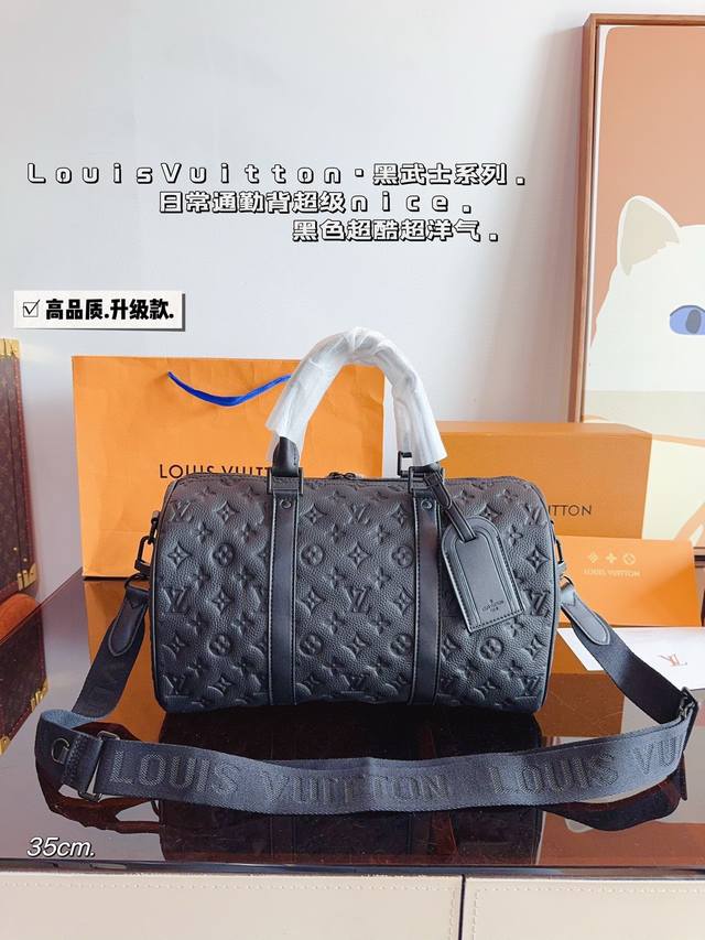 配礼盒. Lv X Nigo Keepall Xs 35枕头包 手袋是一款理想的都市手袋。 标志性的造型与经典的 Monogram 帆布，加之多种携带方式和奢华