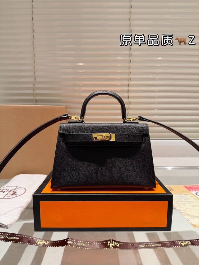 顶级原单牛皮 Hermes Kelly Swift最近娱乐圈出镜率最高的一款包包，H家永恒的经典. 凯莉包好随意搭配，不管怎么穿，随便一背都好看 而且一点都不挑