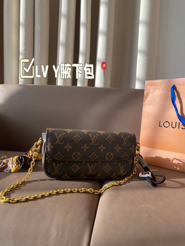 Lv 路易威登 Wallet On Chain Ivy腋下包 早春神作超级抢眼 爱了爱了 两条肩带 金属链条十皮质肩带 翻盖设计 皮质肩带可调节 尺寸22*11