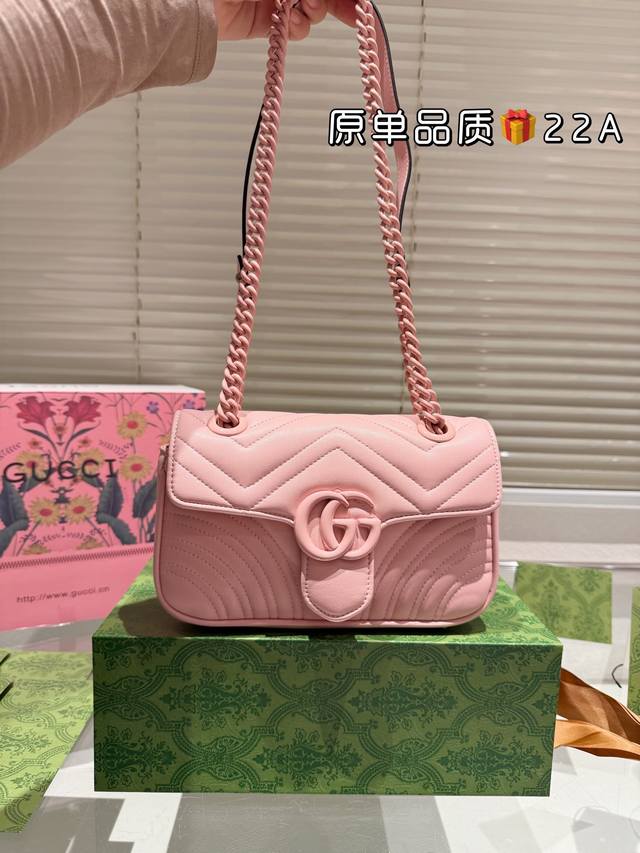 牛皮 飞机盒折叠礼盒 Size：22M Gucci Marmont 22 经典款啦 质量很好 性价比高 牛皮品质