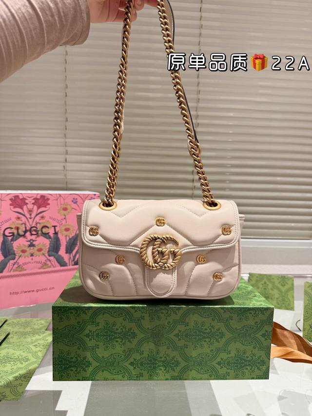 牛皮 飞机盒折叠礼盒 Size：22M Gucci Marmont 22 经典款啦 质量很好 性价比高 牛皮品质