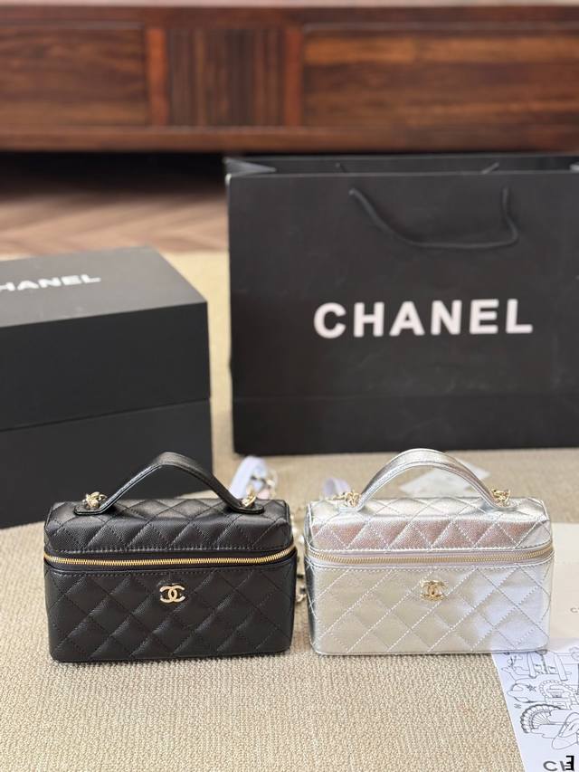 Chanel 盒子包 慵懒随性又好背 上身满满的惊喜 高级慵懒又随性 彻底心动的一只 Size：20 14Cm