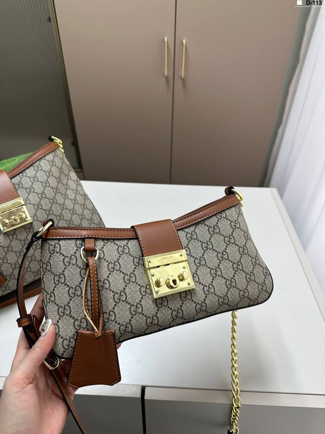 小 Gucci 酷奇 Padlock系列腋下包 复古优雅 满满的高级感 大小适中 容量感人 休闲正装皆可轻松驾驭 D-113尺寸32×21 27×13折叠盒