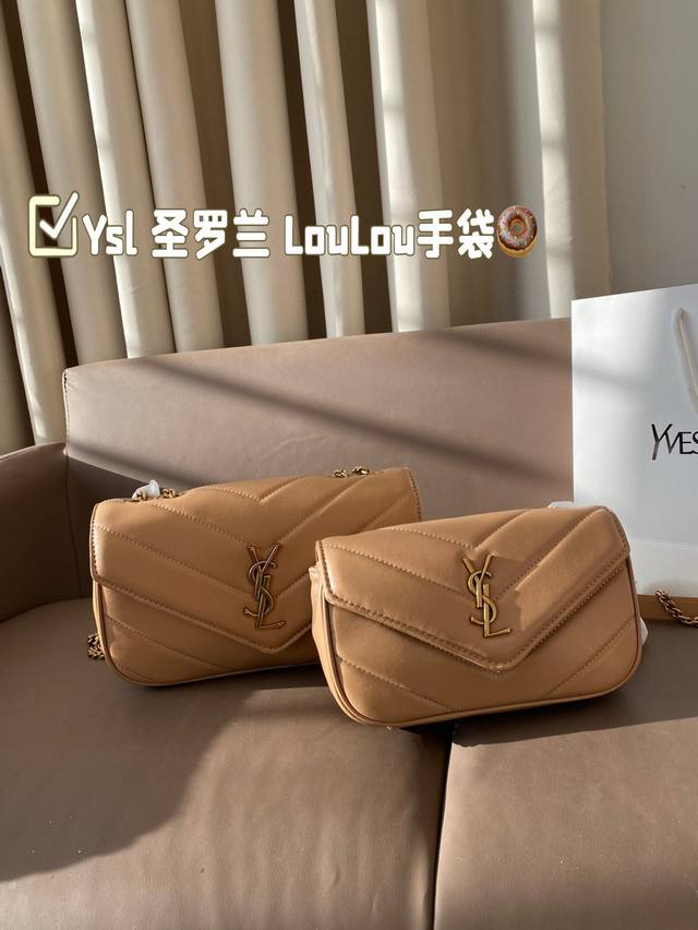 Ysl Loulou手袋 圣罗兰25早春loulou款式强势回归 羊皮信封式手袋饰以人字纹绗缝明缝线 搭配滑动式链带可肩背可斜挎 满足多场合搭配使用需求 尺寸