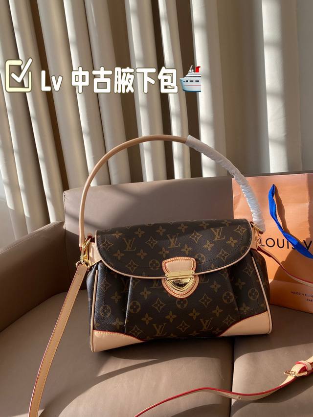 Lv 新款中古腋下包，Lv路易威登 原版面料 路易威登旗下尤其具标志性意义的包袋系列 手袋进行了别具一格的诠释，展现vernis皮革的全新魅力。尺寸31 20