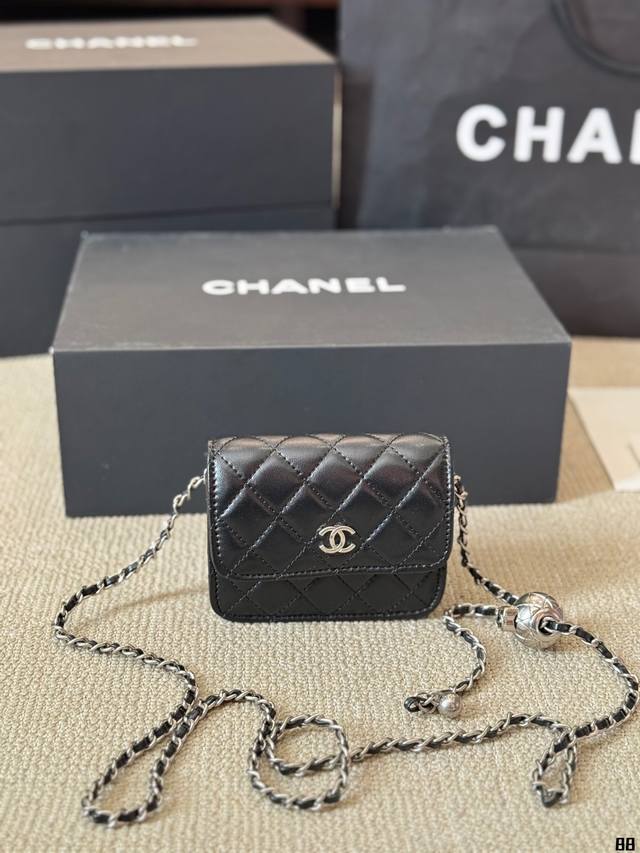 Chanel Woc 金球 发财包 小香牛皮最近好多明星都在背 Chanel 19 这款包是由老佛爷karl Lagerfeld 和 Chanel现任创意总监