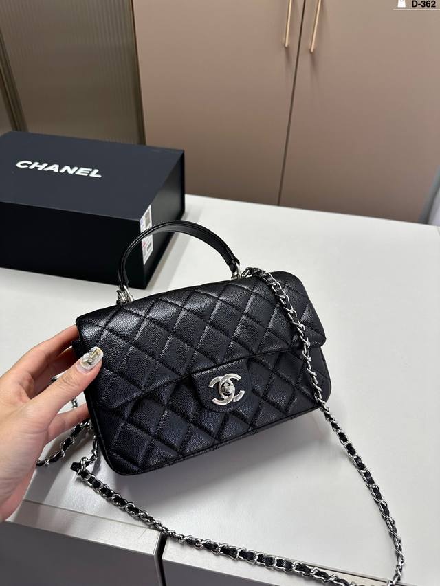 香奈儿chanel 手柄方胖子 斜挎、手拎都可以~ 搭配必入系列，绝对实用叉好看 D-362尺寸20×11折叠盒