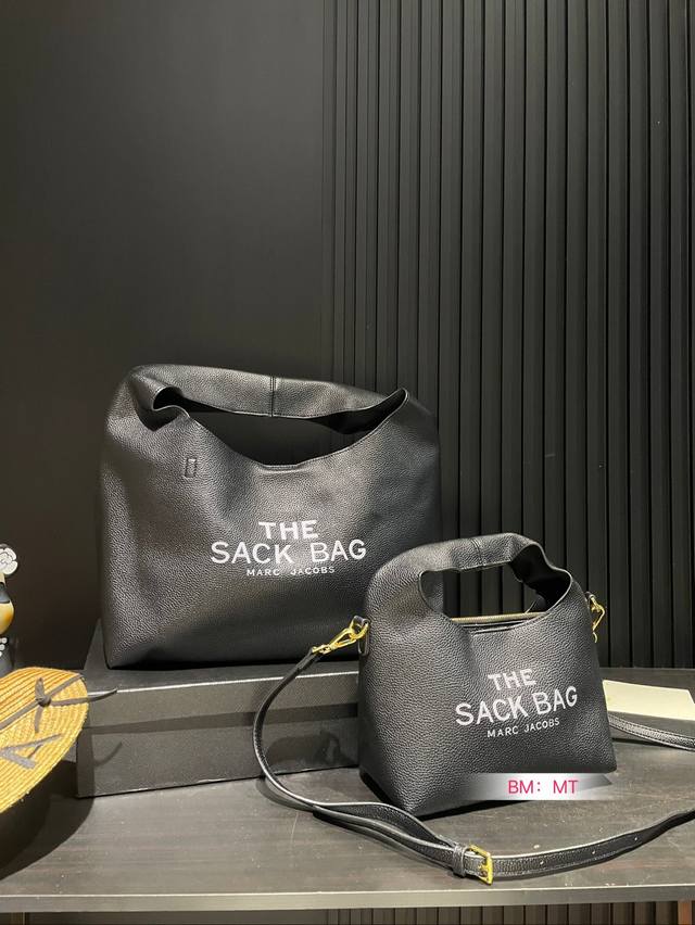 小号 大号 配盒 Marc Jacobs时髦达人必备的sack Bag 颜可甜，小小一只包,随意搭配，变身时尚达人 尺寸大号39*33 小号24*20