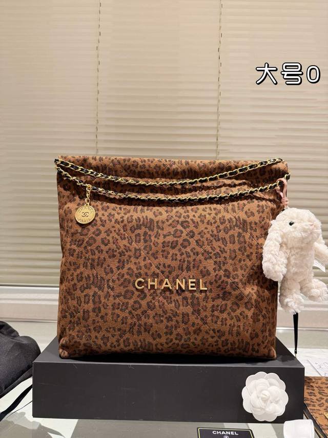 顶级原单 全套包装尺寸34.34 香奈儿 翻毛皮垃圾袋 Chanel 时髦拿捏住啦 不显老气好好搭啊 而旦貌美气质加成好高的呀~ 爱死了这份从容优雅