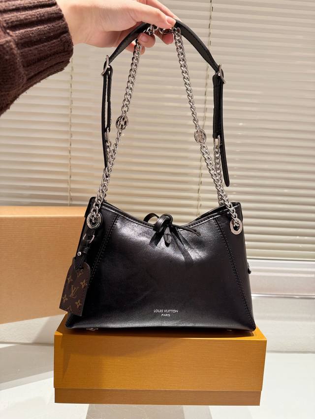 配盒 Size：25*18Cm Carryall Bb来袭 新款链条拼接肩带 Lv 最强者carryall， 可爱休闲都ok哈 Carryall是真的强！ 性价