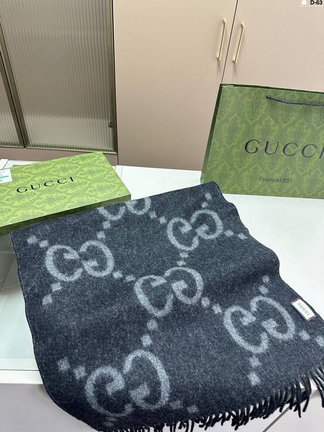 酷奇gucci 围巾 高级舒适时髦气质 相信我的就收吧 大气优雅 简单，颜色我给满分！！！ D-63配盒