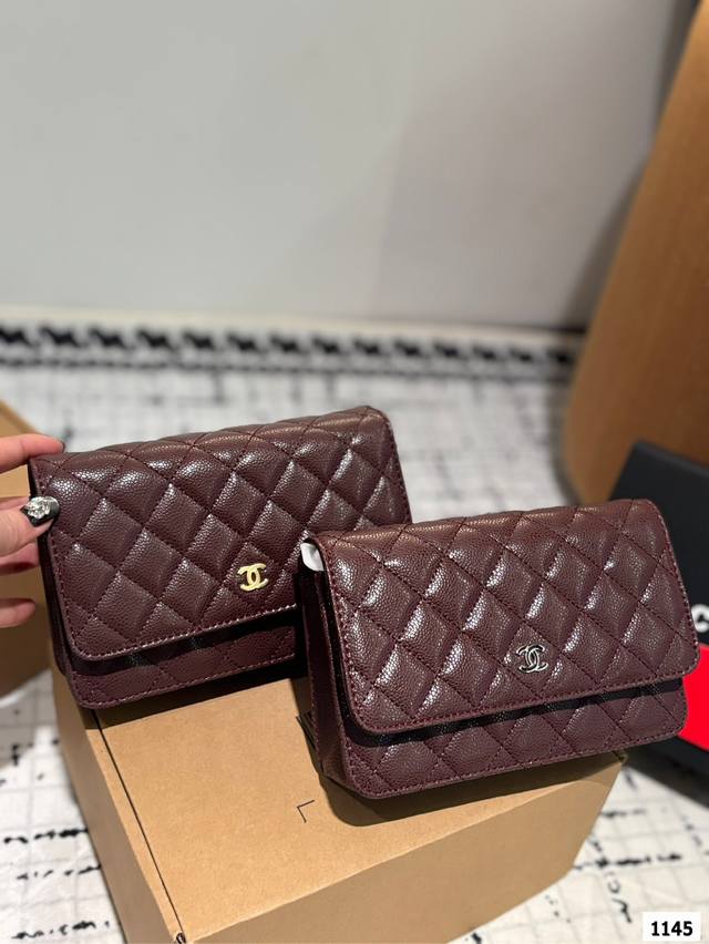 Chanel Woc 发财包 小香牛皮最近好多明星都在背 Chanel 19 这款包是由老佛爷karl Lagerfeld 和 Chanel现任创意总监 Vir