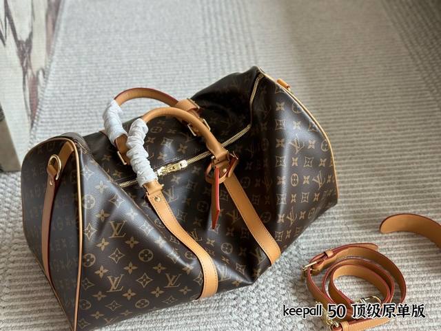 无盒 尺寸：50Cm L家 老花旅行包 出！ Keepall 50厘米 旅行袋 有着高颜值的复古文艺气息～ 是不是需要“它”。