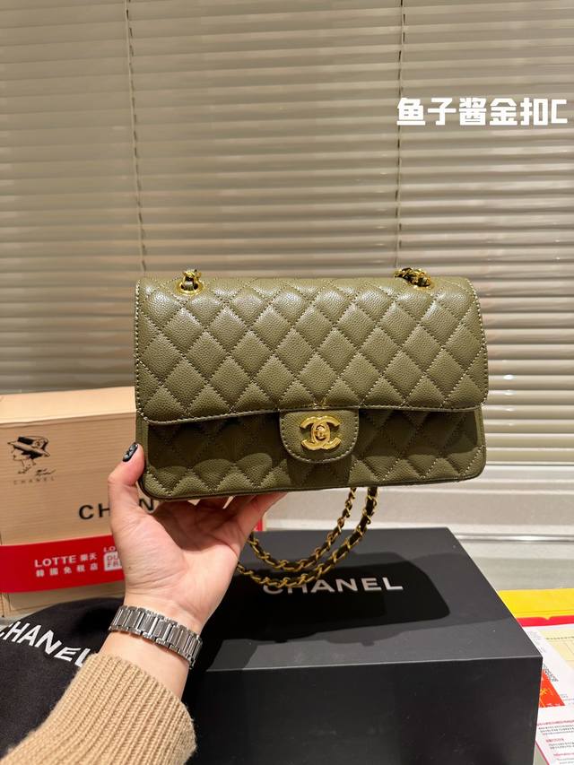 原单品质 “复刻版 Chanel 26Cm Cf ” Chanel礼盒专柜包装 无疑是个美胚子简直就是狙击小仙女们心脏的利器珍珠女孩的优雅与温柔就像珍珠本身的特