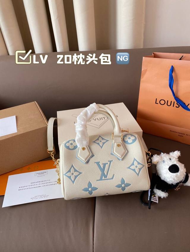 钢五金 变码芯片 Lv 20枕头包 Lv 新款系列 枕头包 手袋,全网首发 Lv Speedy Nano 枕头包这款retiro 手袋以标志性 经典永恒。优雅低