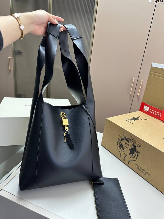 圣罗兰hobo腋下包 Ysl Hobo Shoulder Bag腋下包，今年大火的中古款腋下包 一直很受欢迎 又不过时真是太完美la～ L-223A尺寸28×2