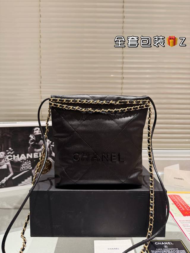 本季最期待的款之一 Chanel24A手工坊j每年的手工坊系列可以说是香家最精致的一季最能体现香奈儿独特工艺的一季垃圾袋 在这只22Bag看到了 看似繁琐但又觉