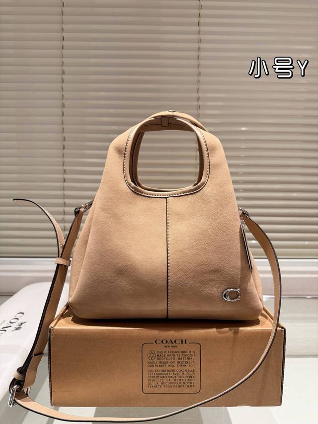 蔻驰coach 新品lana磨砂翻毛皮麂皮绒菜篮子 尺寸26×19×12 礼盒包装