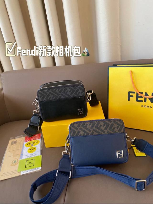 配折叠盒子 谁能拒绝芬迪 Fendi新款相机包 温柔与优雅并存皮质细腻、柔软 肩带的转换也超级神奇哦！ 很值得期待哦！ 尺寸：18 14