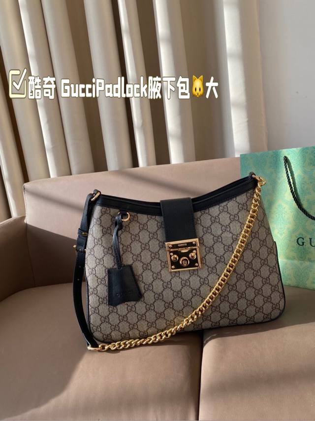 大号 折叠盒 配木梳+小镜子 酷奇 Guccipadlock 2025新品hobo到店对比之前出得 Padlock更加轻便线条更流畅自然。通勤出差 开会妥妥的干