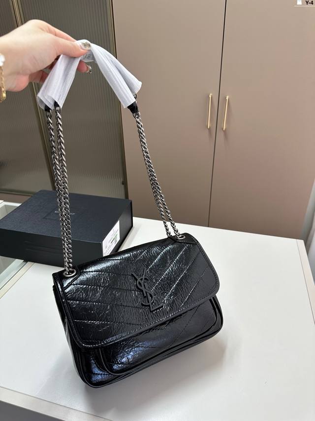 25Cm 圣罗兰ysl Niki邮差包 简直无法拒绝 超显气质 高级感十足 集美必入款 Y-4尺寸25×16 28×19折叠盒