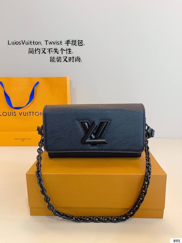 配礼盒. Lv Twist 秋冬限定单肩包 复古优雅 满满的高级感 大小适中 容量感人 休闲正装皆可轻松驾驭 尺寸：23*7*12Cm