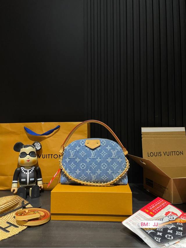 配折叠礼盒 Lv 双层 贝壳包 Lv 路易威登 贝壳包 新品系列最新teddy系列 搭配起来超级美腻 超级推荐 走秀款同步 上身效果好 原版五金带logo 超级