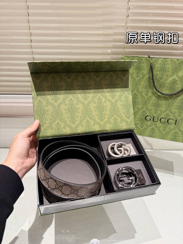 双头 钢扣 高版本！腰带gucci牛皮皮带～热门款 男女通用皮带里面最火的版本啦～质量很好 全套包装！五金绝对不褪色 皮带头和专柜一样的哦～ 配礼盒手提袋发票