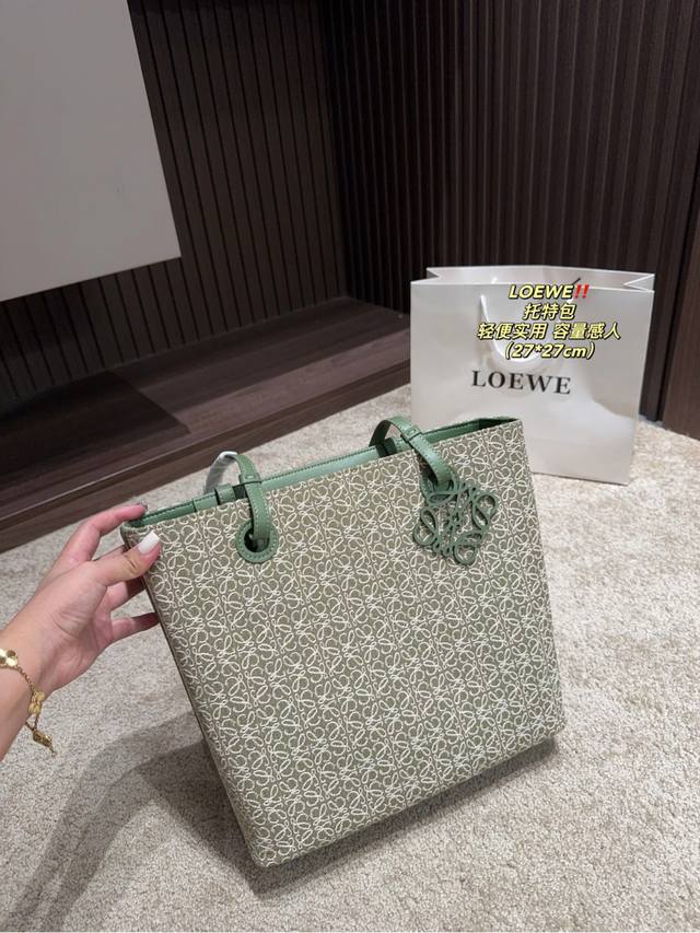 尺寸27.27 罗意威 托特包 Loewe 这款tote好看又实用 日常通勤百搭 外满logo帆布 内小牛皮 容量大还轻便