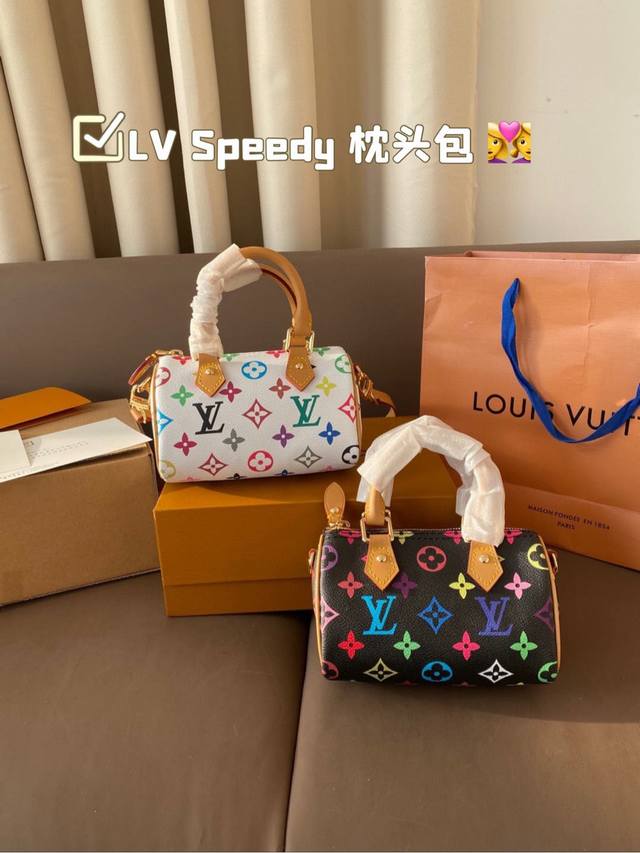 折叠盒 黑白彩 可拆卸肩带lv Speedy 枕头包 Lv 新款系列 枕头包 手袋,全网首发 Lv Speedy Nano 枕头包这款retiro 手袋以标志性