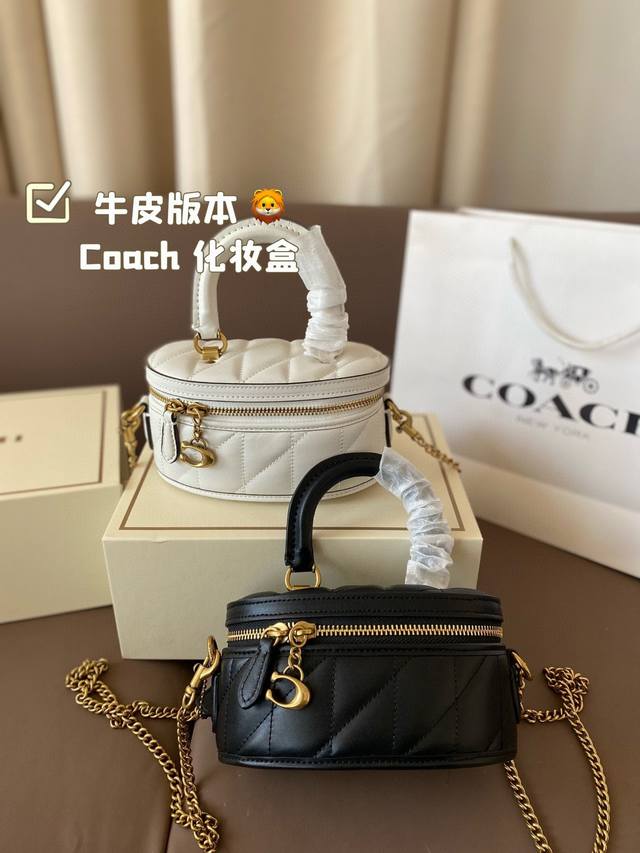 牛皮版本 Coach新款！再地不是“小废包”啦 兴是谁把可爱背出街啦 兴 灵感来自化妆盒，实用又精致，背上它大家都要夸 ※ 可以放下 Iphone Pro Ma