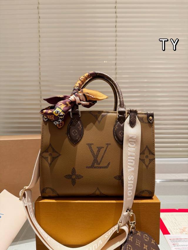 牛皮 配挂件 Lv Onthego 25Cm 丛林包 折叠礼盒 原单品质 Lv A B面喷绘 Onthego妈咪袋 性价比之王这是一款超赞的包型，灵感来自于恶搞