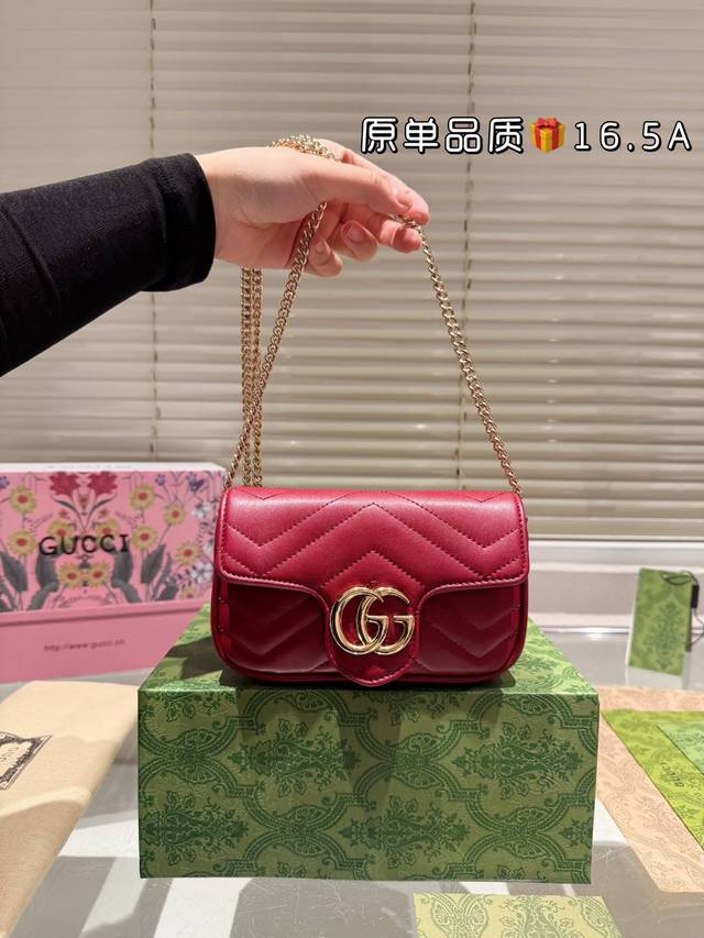 牛皮 飞机盒折叠礼盒 Size：16.5M Gucci Marmont 16.5 经典款啦 质量很好 性价比高 牛皮品质