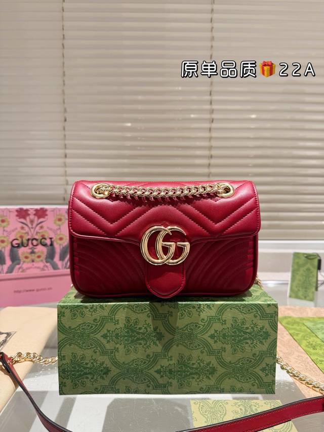 牛皮 飞机盒折叠礼盒 Size：22M Gucci Marmont 2 经典款啦 质量很好 性价比高 牛皮品质