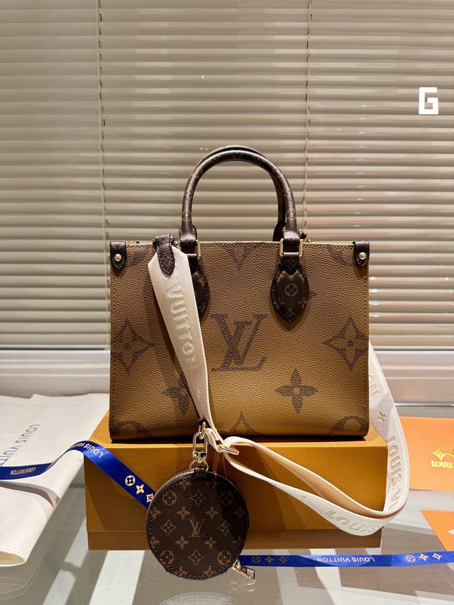 Lv Onthego 原单 折叠礼盒 原单品质 Lv A B面原料 Onthego妈咪袋 性价比之王这是一款超赞的包型，灵感来自于恶搞lv的街头品牌，曾经的曾经