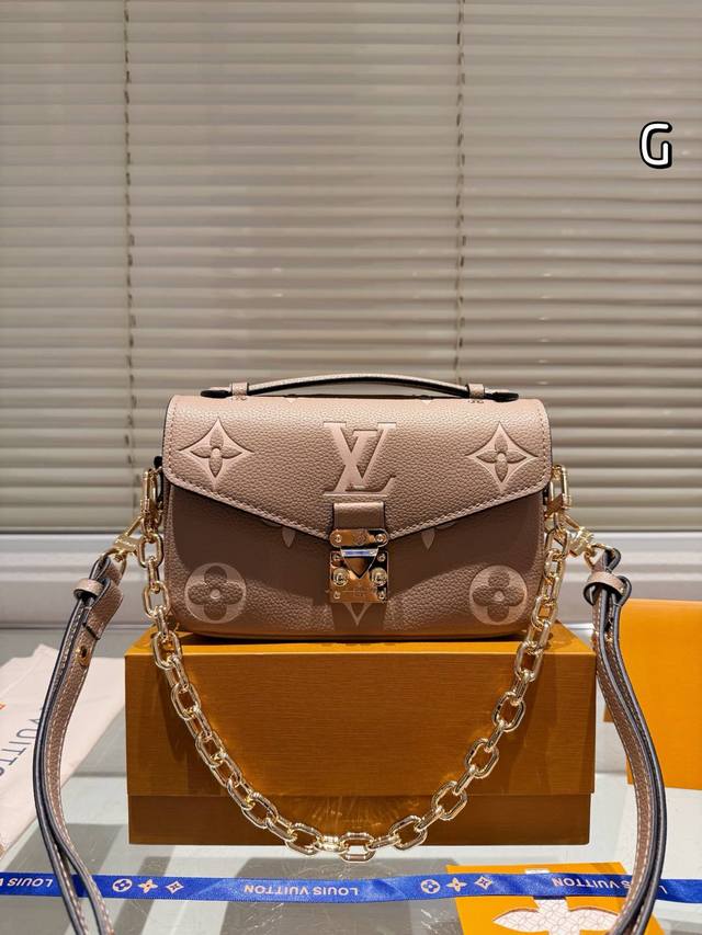 牛皮 Lv Pochette Metis East West Mini 新款邮差包 Lv邮差包老花手提单肩斜挎包，优雅低调的外形设计和宽敞的包身更加入了实用性，