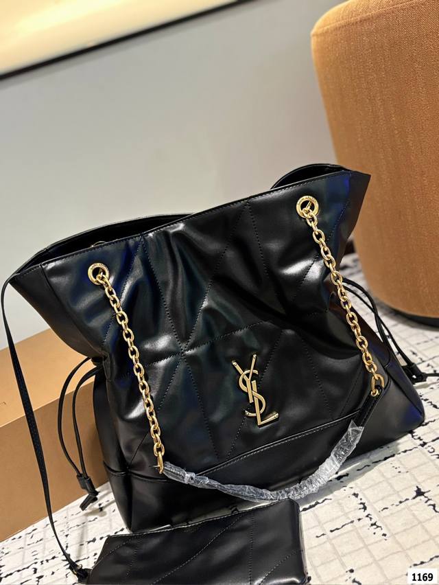 Size：35.31Cm 圣罗兰太好搭配了呜呜呜 Ysl Bag 更酷哦！ 面料很耐造 高级感拉满 搜索 垃圾袋