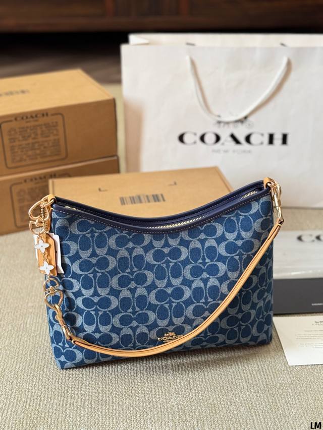 牛仔 COACH 新品！Laurel 流浪包 蔻驰经典的月亮包，比腋下包容量要大一点 尺寸30 25cm