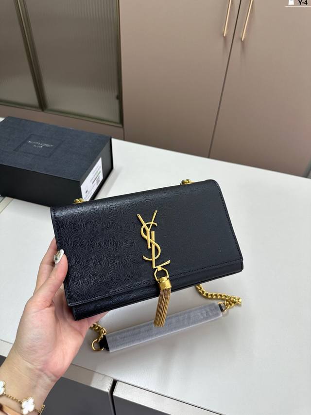 Ysl Kate 圣罗兰流苏链条包 耐磨耐刮 绝对是永恒的经典 没有一个Y家的流苏包都不敢说自己潮！ Y-4尺寸22×15折叠盒