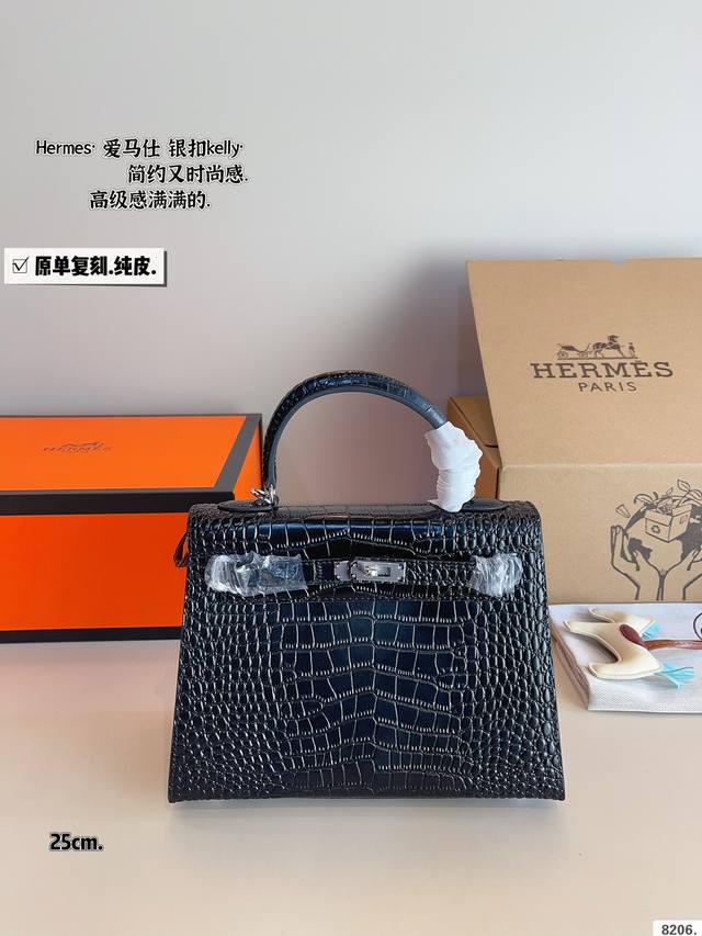 配礼盒 Hermes.爱马仕kelly 凯莉 包 背铂金包的季节来啦 荔枝纹超有质感.金扣原版品质 尺寸： 28*11*21 25*10*18 20*6*13c