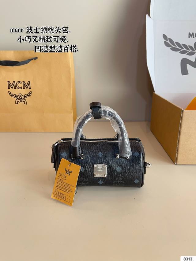 配礼盒 MCM mini 波士顿枕头包 简单百搭 颜值高 日常出街首选 潮酷时尚女孩必入款尺寸：19*6*10cm