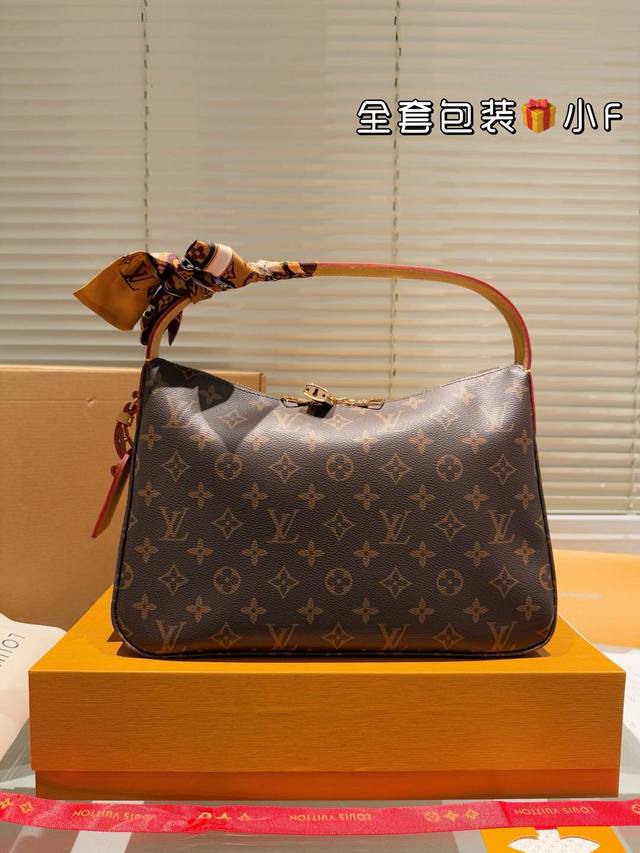 牛皮版本 LV Slouchy MM手袋经典延续复古潮流 我 如果你正在寻找一款既时尚又实用的手袋，那么LVSlouchy MM绝对不会让你失望！和 LV Sa