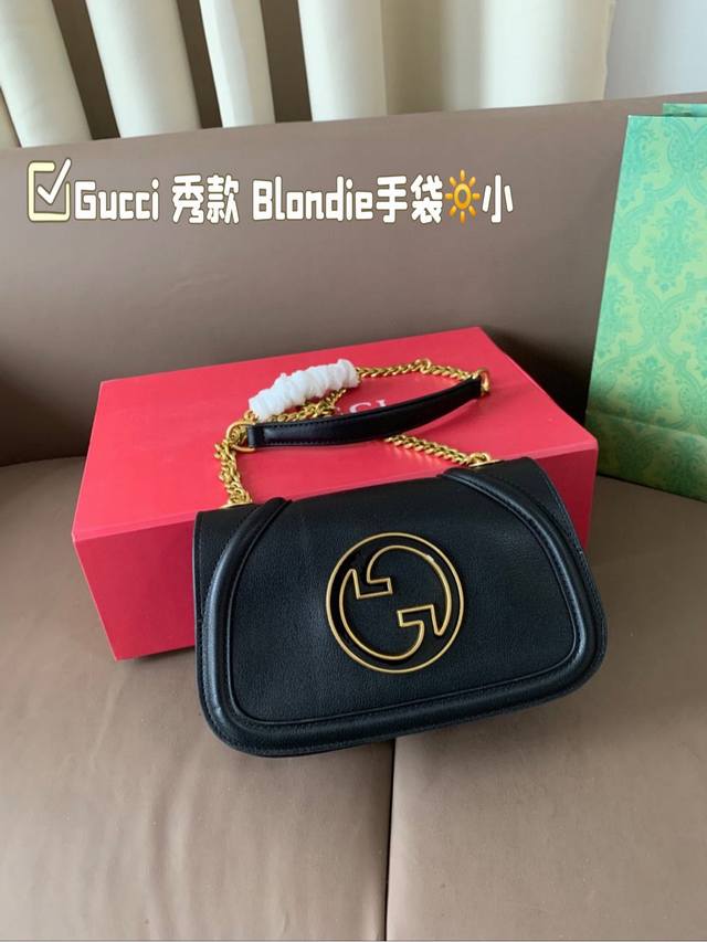 小号 配折叠盒子 酷奇秀款 Blondie来袭怀旧与现代时尚 20世纪70年代初，Gucci品牌创造了一个新的圆形迭代版本的1ogo-InterlockingG