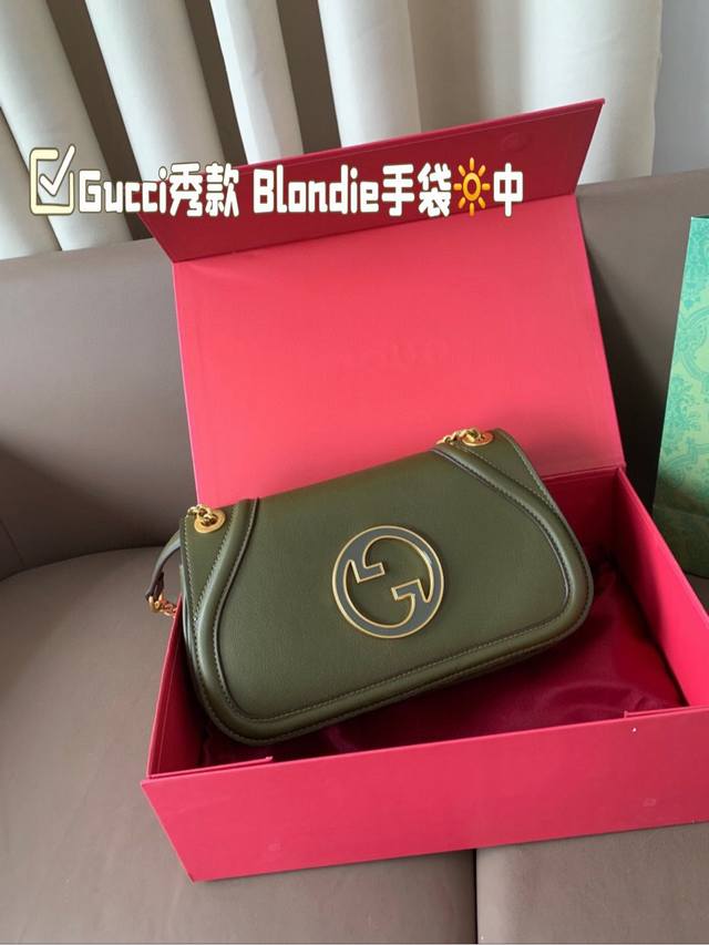 中号 配折叠盒子 酷奇秀款 Blondie来袭怀旧与现代时尚 20世纪70年代初，Gucci品牌创造了一个新的圆形迭代版本的1ogo-InterlockingG - 点击图像关闭