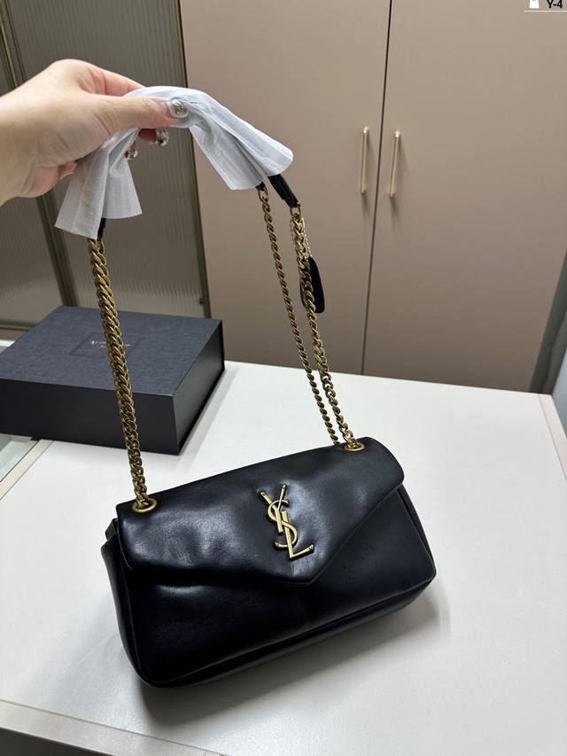 YSL CalyPso链条包 绵密的手感，轻便的包包 很有质感 可盐可甜 Y-4尺寸26×12折叠盒