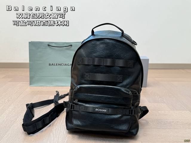 Balenciaga双肩包 巴黎世家 男女皆可 百搭休闲 容量超惊人 重点是真的很轻便 设计也很简约耐看 尺寸 28 43