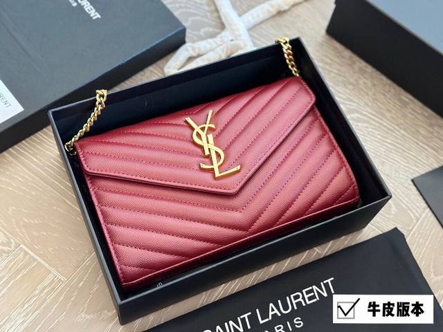 YSL WOC 鱼子酱牛皮 链条包信封包ysI家当之无愧的入门经典款 超级耐燥这个皮质真的是我最爱的皮质之一不怕刮牛皮的纹理也有质感 相比金链我更喜欢链非常耐看