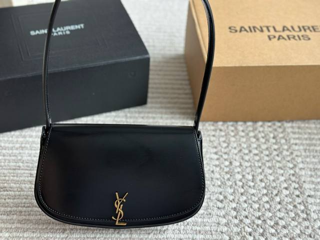 YSL 圣罗兰女士VOLTAIRE迷你黑色皮革肩背包黑色腋 下包YSL 24迷你Voltaire腋下包“ 极简主义最爱的款式、透露着高级的美感翻盖搭扣很新颖~空