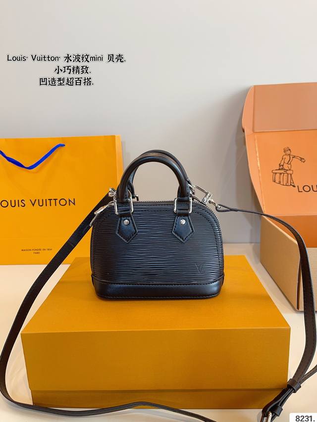 配礼盒 LV 路易威登 贝壳包 新品系列最新Teddy系列高版本 贝壳包 手感超级好 搭配起来超级美腻 超级推荐 走秀款同步 上身效果好 原版五金带logo 超