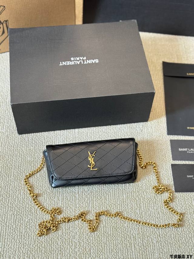 牛皮版本 YSL gaby 轻松演绎复古优雅感～～ 朴彩英同款 YSL GABY Rose女士的审美真的没得说～到底是谁这么精致！！！ 细腻羊皮打造绝佳丝滑触感